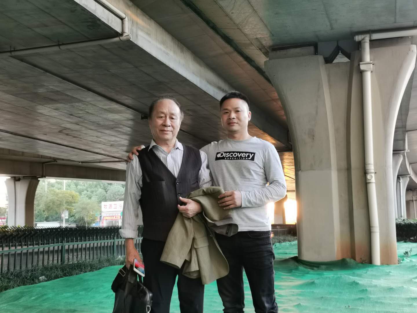 中國建筑材料技術經濟研究會新型建材專業委員會常委涂平濤專家到井浪關于新產品研發以及運用進行工作指導